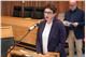 La presidente del Comitato Gögele e, alle sue spalle, il vicepresidente Espro. (Foto: Consiglio provinciale/Werth).