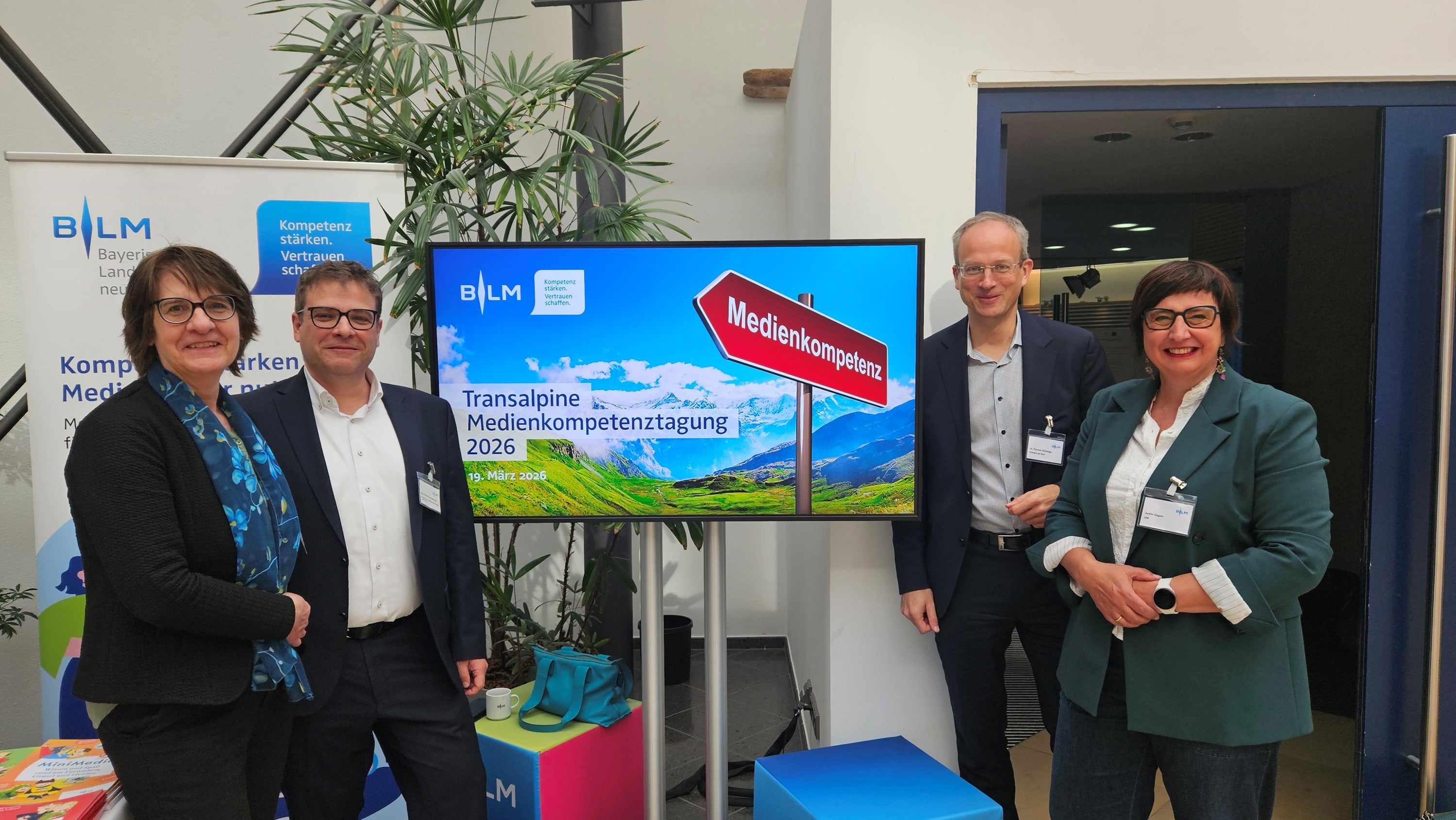(da dx) Judith Gögele, Thorsten Schmiege (organizzatore - BLM Bayern), Stefan Rauschenberger (RTR Österreich), Susanne Marxer (Bakom Schweiz). (Foto: Comitato provinciale comunicazioni)