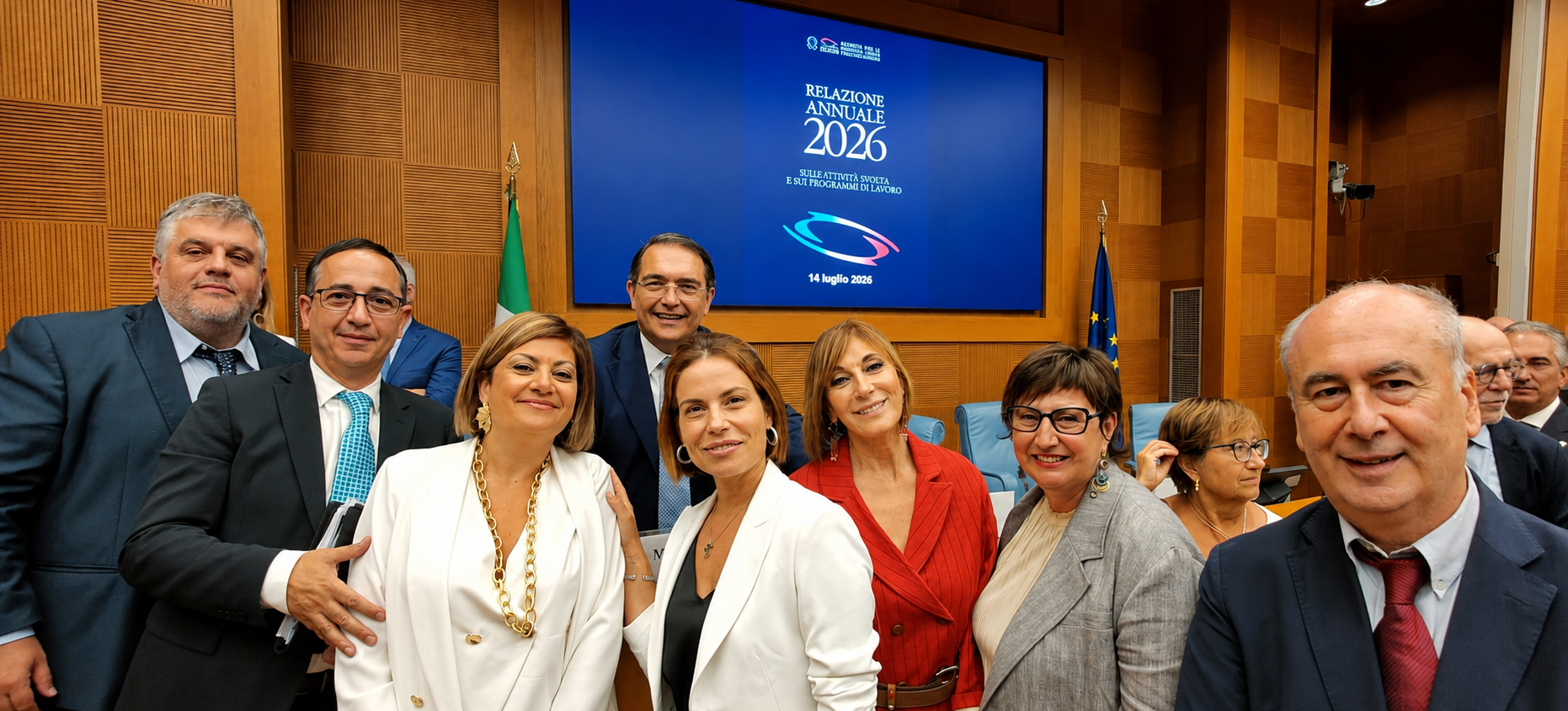 da destra a sinistra: Vincenzo Cimino, Manfredi Maglio, Assunta Mitidieri, AGCOM-Präsident Lasorella, Eleonora Zazza, Carola Barbato, Judith Gögele, Marco Meacci